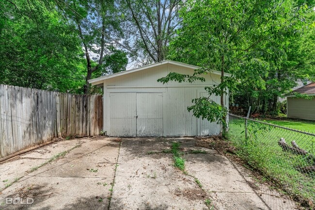 Building Photo - 840 Fairview St