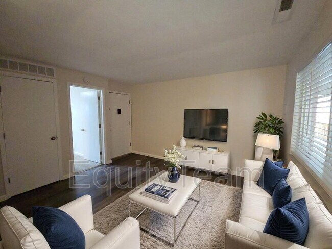 Building Photo - 202 N 10th St