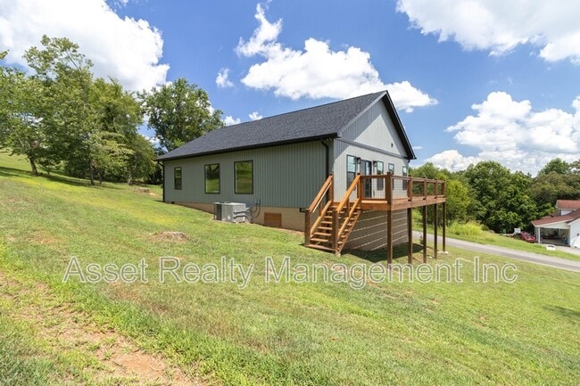Building Photo - 915 River Cliff Dr