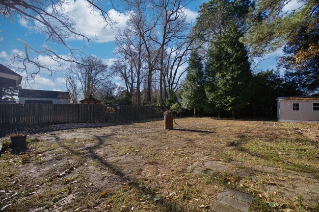 Building Photo - 2423 Shafer St