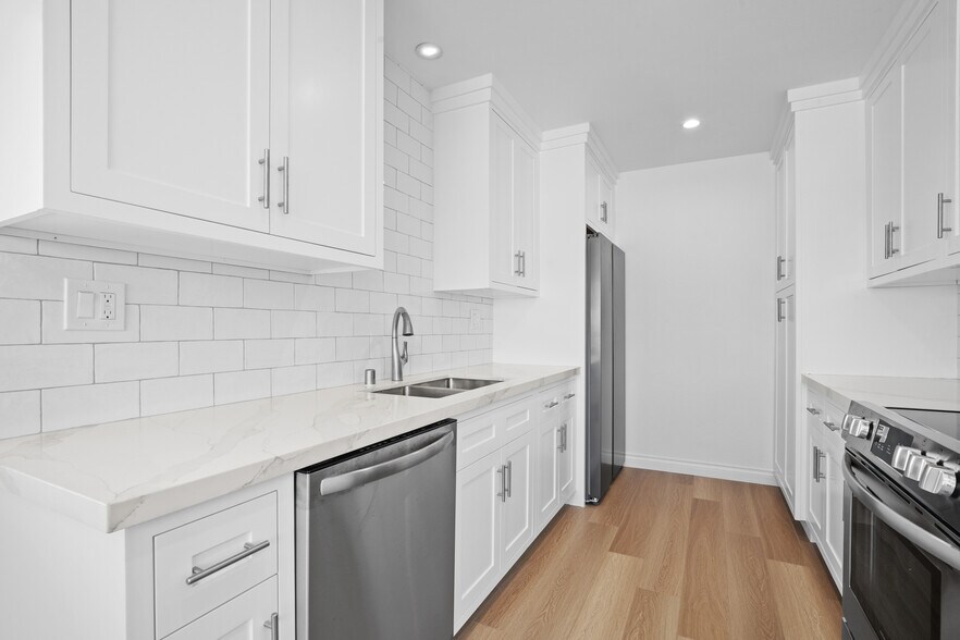 Building Photo - 118 41st St