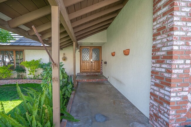 Building Photo - Old Orchard 1 - 4 Bedroom Home in Valencia!