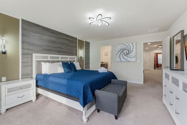 Building Photo - 2440 Dubai St