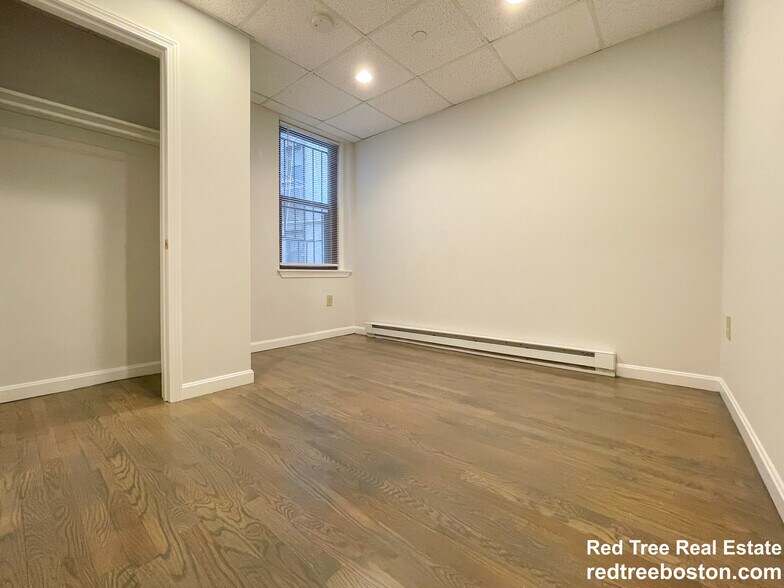 Building Photo - 77 Park Dr