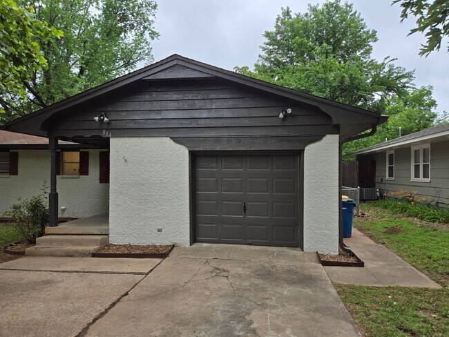 Building Photo - How amazing is this 3 BR 1 BTH home? You'll have to come visit us to find out!