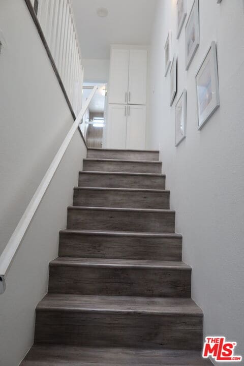 Building Photo - 944 Palm Ave