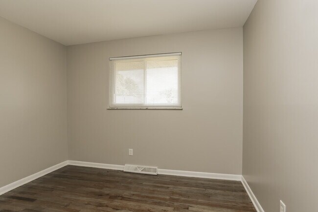 Building Photo - 1066 Fordham Rd