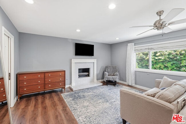 Building Photo - 5516 Bluebell Ave