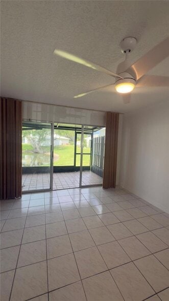 Building Photo - 873 Crystal Lake Dr
