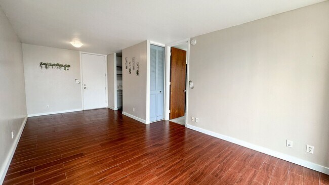 Building Photo - Across Schofield  Macomb  Gate - Woodwinds - 1bdrm/1bath/1 pkg