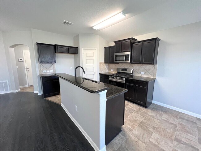 Building Photo - 802 Mitchell Dr