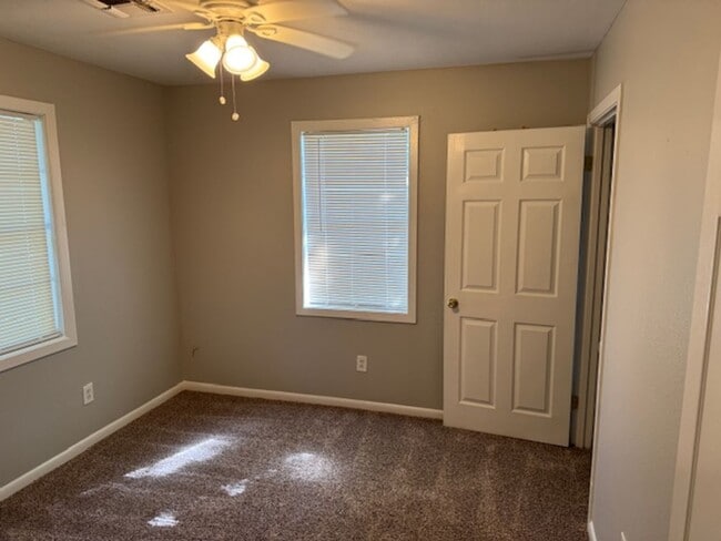 Building Photo - 1711 San Saba St