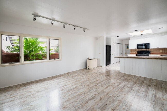 Building Photo - 1115 Agua Fria St