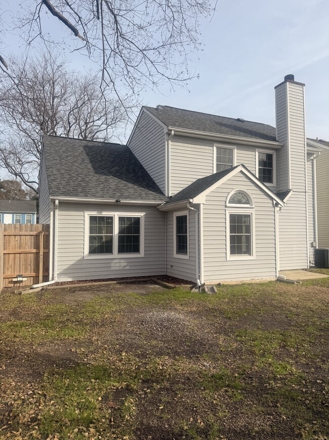 Building Photo - 1949 Arlington Arch Dr