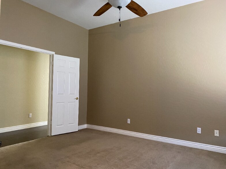 Building Photo - 2265 W Olive Way