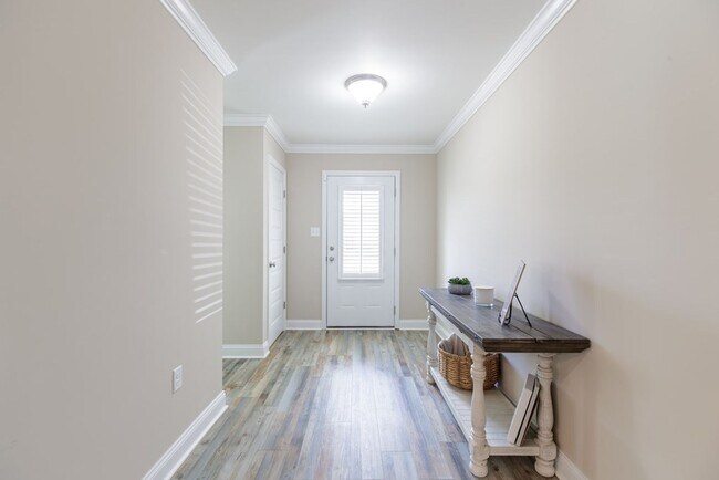 Building Photo - Contemporary 4BR/2BA Home with 2-Car Garage, Spacious Yard, and Close Proximity to Moody Air Forc...