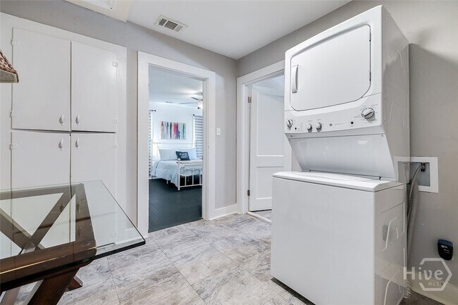 Building Photo - 1317 E 38th St