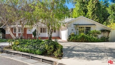 Building Photo - 4031 Hollyline Ave