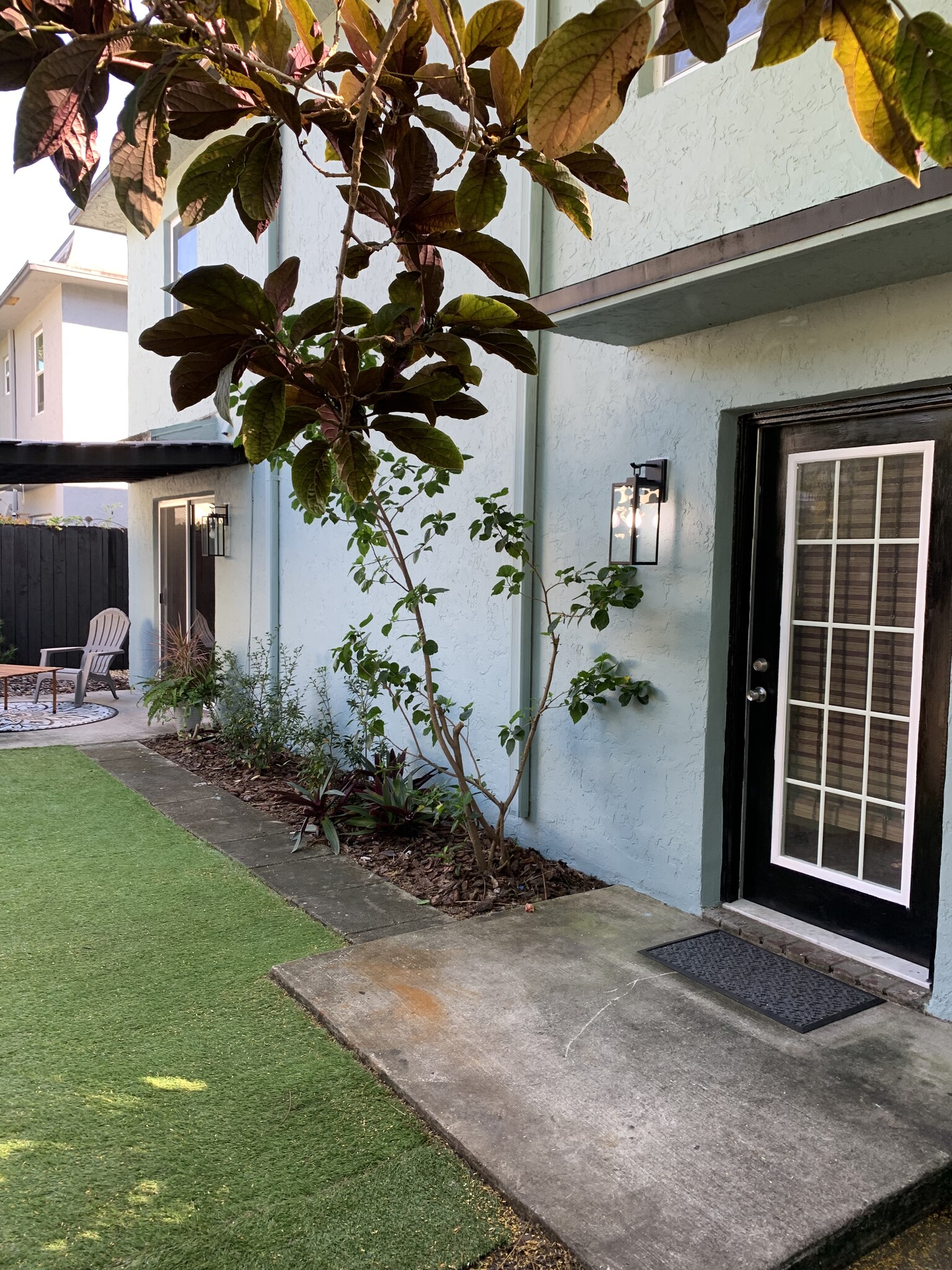 Your Private Garden & Front door - 1202 N Andrews Ave