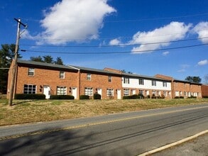 Building Photo - End unit townhouse