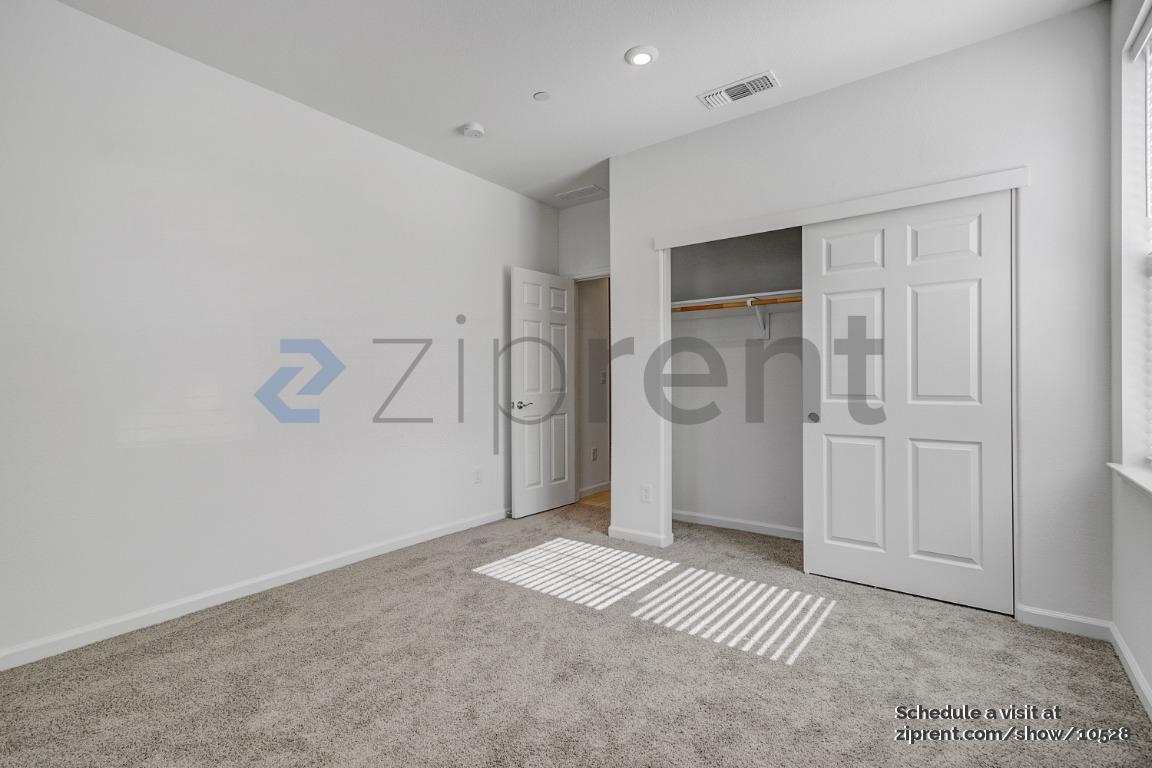 Building Photo - Unit