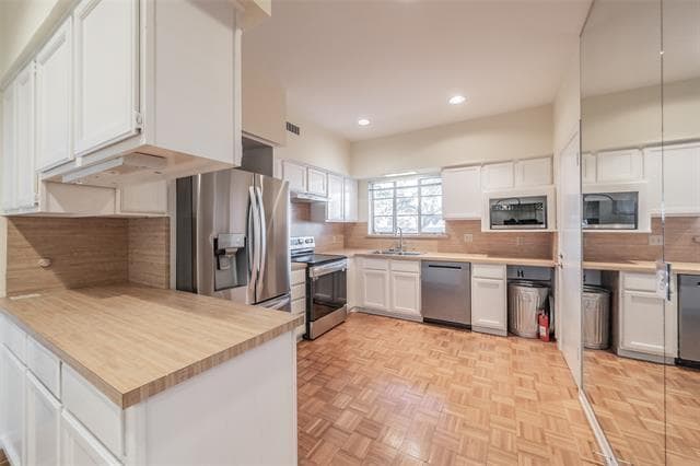 Building Photo - 6205 Greenway Rd