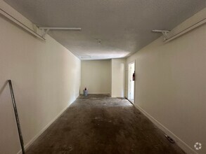 Building Photo - Cozy 3 Bedroom Unit! Tour Today!