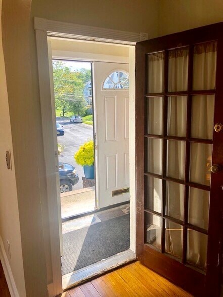 Building Photo - 228 Laurel Ave