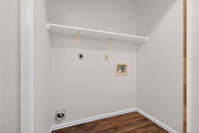 Building Photo - 9930 Trendwood