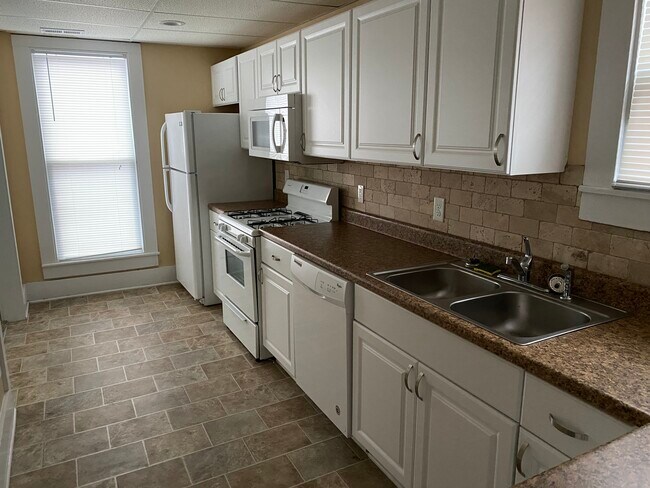 Primary Photo - 138 E Kansas Ave Apt. A