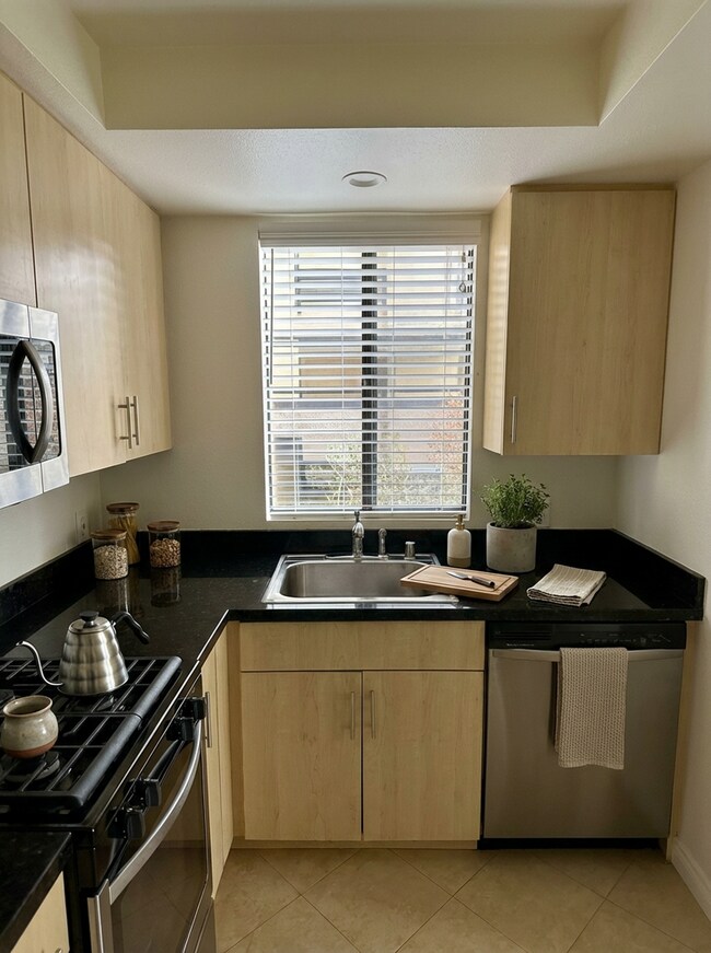 Building Photo - Beautifully located 2 Bedroom, 2 Bathroom, Canoga Park Condominium for Lease!