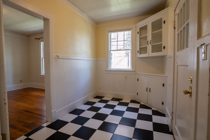 Building Photo - 2733 Herschel St