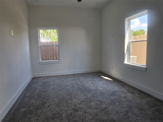 Building Photo - 9808 Pelsey St