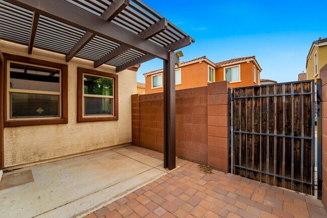 Building Photo - 2220 S Ponderosa Dr
