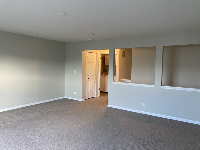 Building Photo - 616 Springbrook Trail N