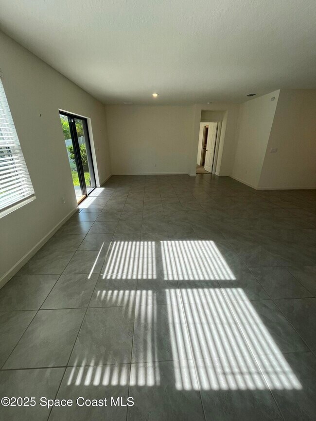Building Photo - 7459 Tourmaline Dr