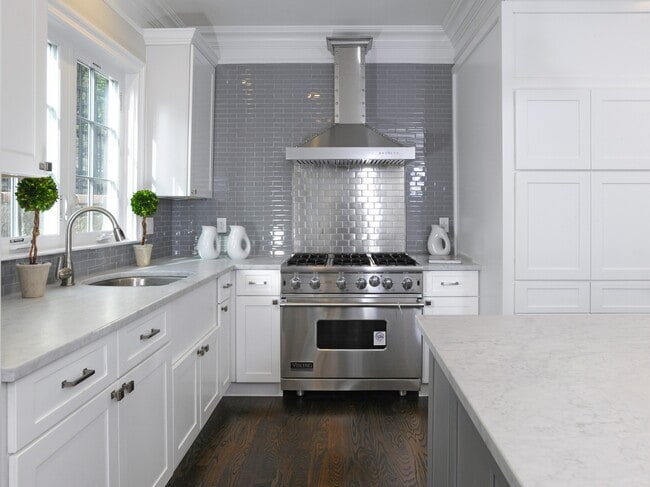 Building Photo - 200 Davis Ave