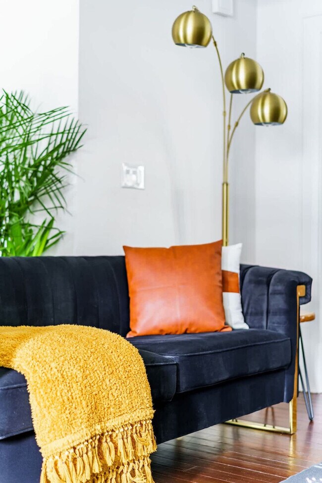 Building Photo - 33 Lundy St