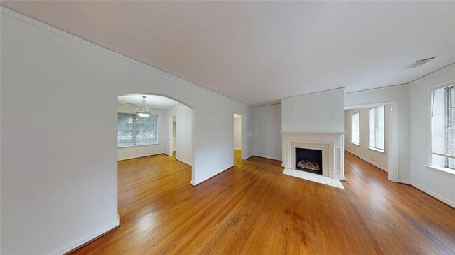 Building Photo - 900 E Edgemont Ave