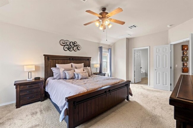 Building Photo - 525 Golden Creek Dr