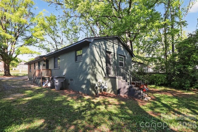 Building Photo - 1448 Anderson St