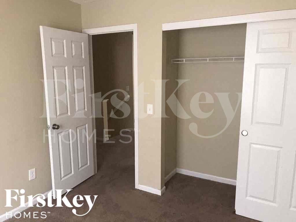 Building Photo - 2420 Ashpoint St