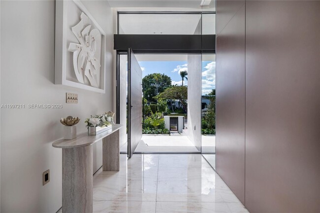 Building Photo - 1045 W 47th Ct