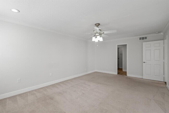 Building Photo - 12848 Westleigh Dr