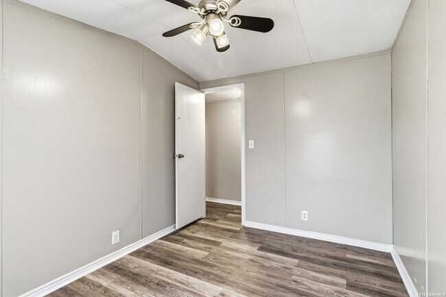 Building Photo - 636 Balsa