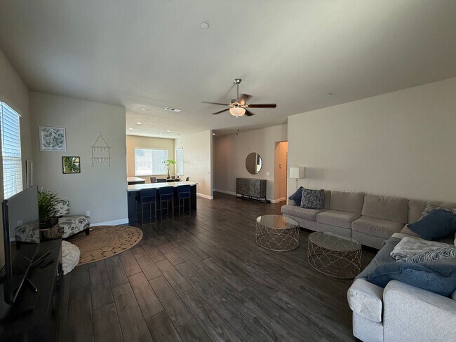Building Photo - Upgraded single story home in Manteca!