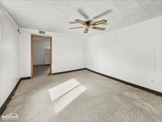 Building Photo - 904 S 48th Ave