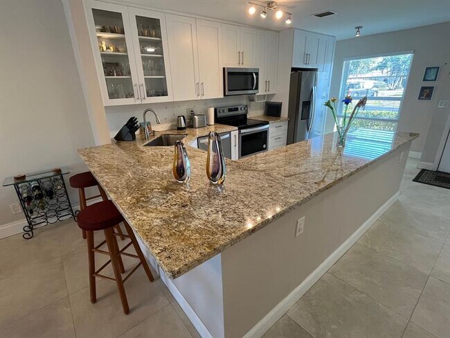 Building Photo - 8777 Warwick Dr