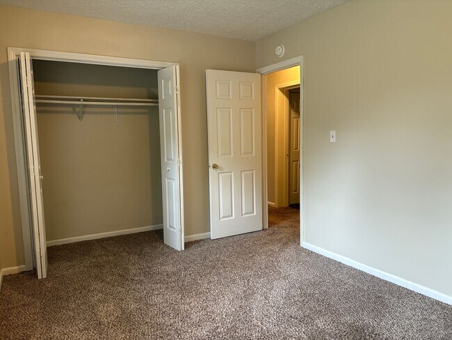 Building Photo - COMING SOON - 3 Bedroom, 1 Bathroom House ...