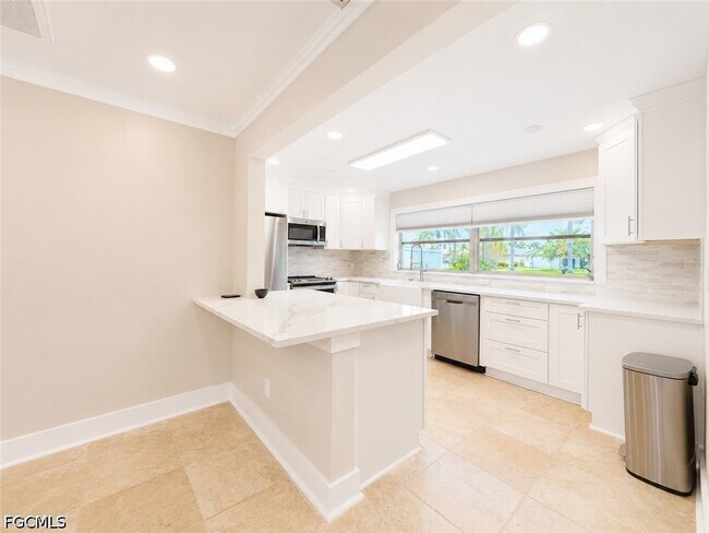 Building Photo - 912 Dolphin Dr